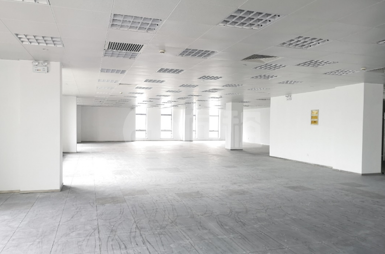 亚芯科技园写字楼 307m²办公室出租 6.1元/m²/天 简单装修