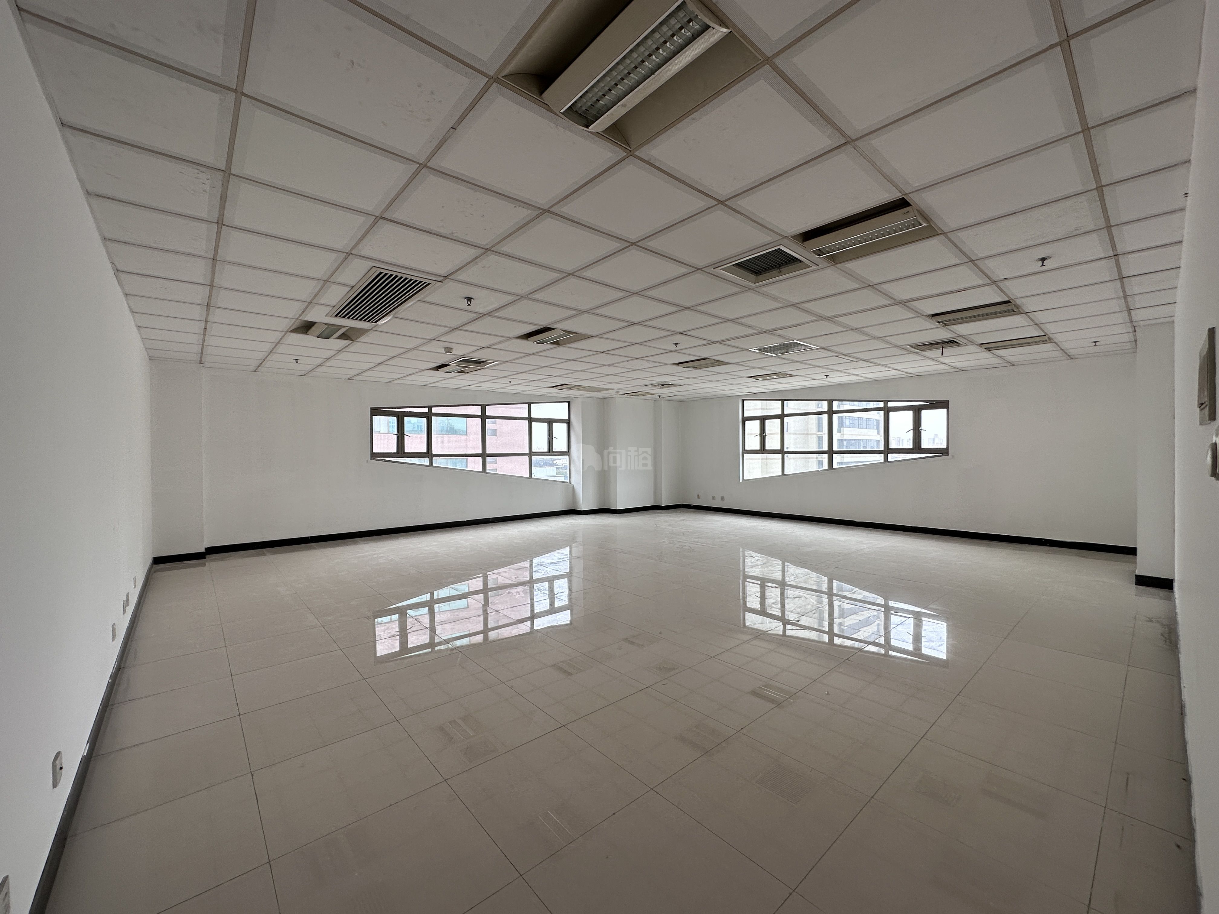 上海市科技创业中心孵化基地写字楼 115m²办公室出租 1.12元/m²/天 简单装修