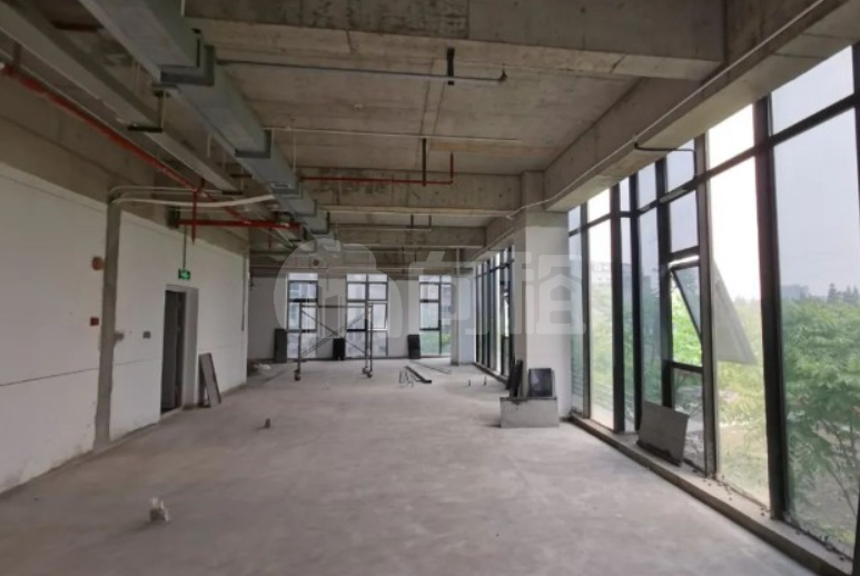康桥智能造产业园写字楼 250m²办公室出租 2.8元/m²/天 简单装修