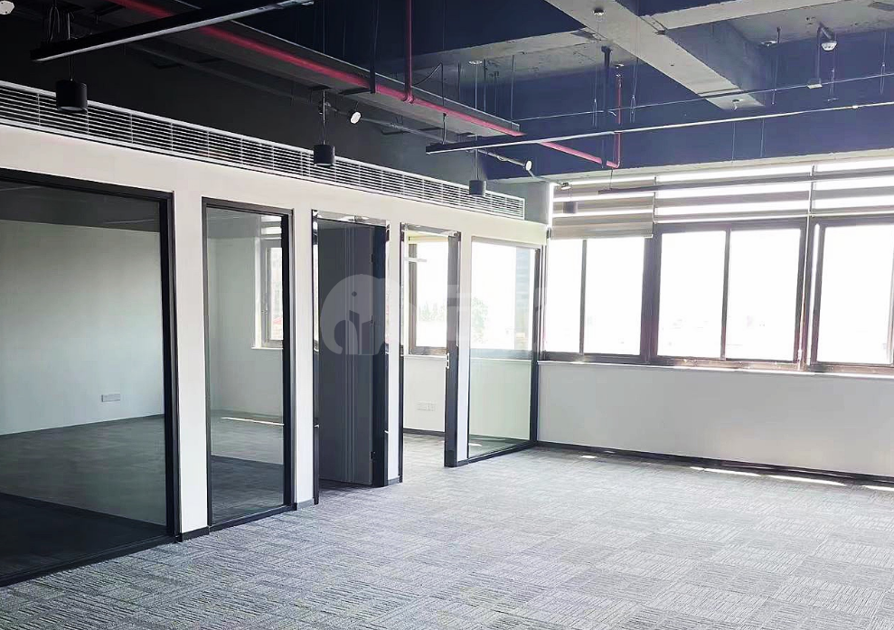 智汇东信写字楼 245m²办公室出租 4元/m²/天 简单装修