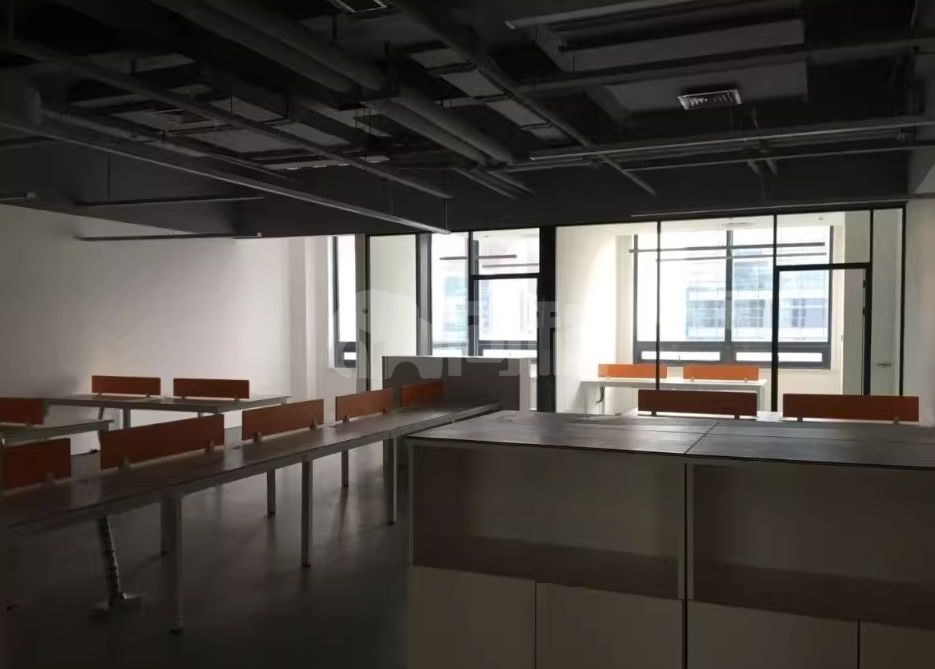 科海大楼写字楼 318m²办公室出租 4.5元/m²/天 精品装修