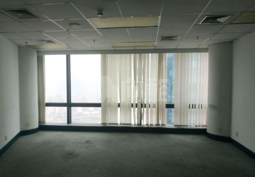 龙珠广场写字楼 133m²办公室出租 3.5元/m²/天 简单装修