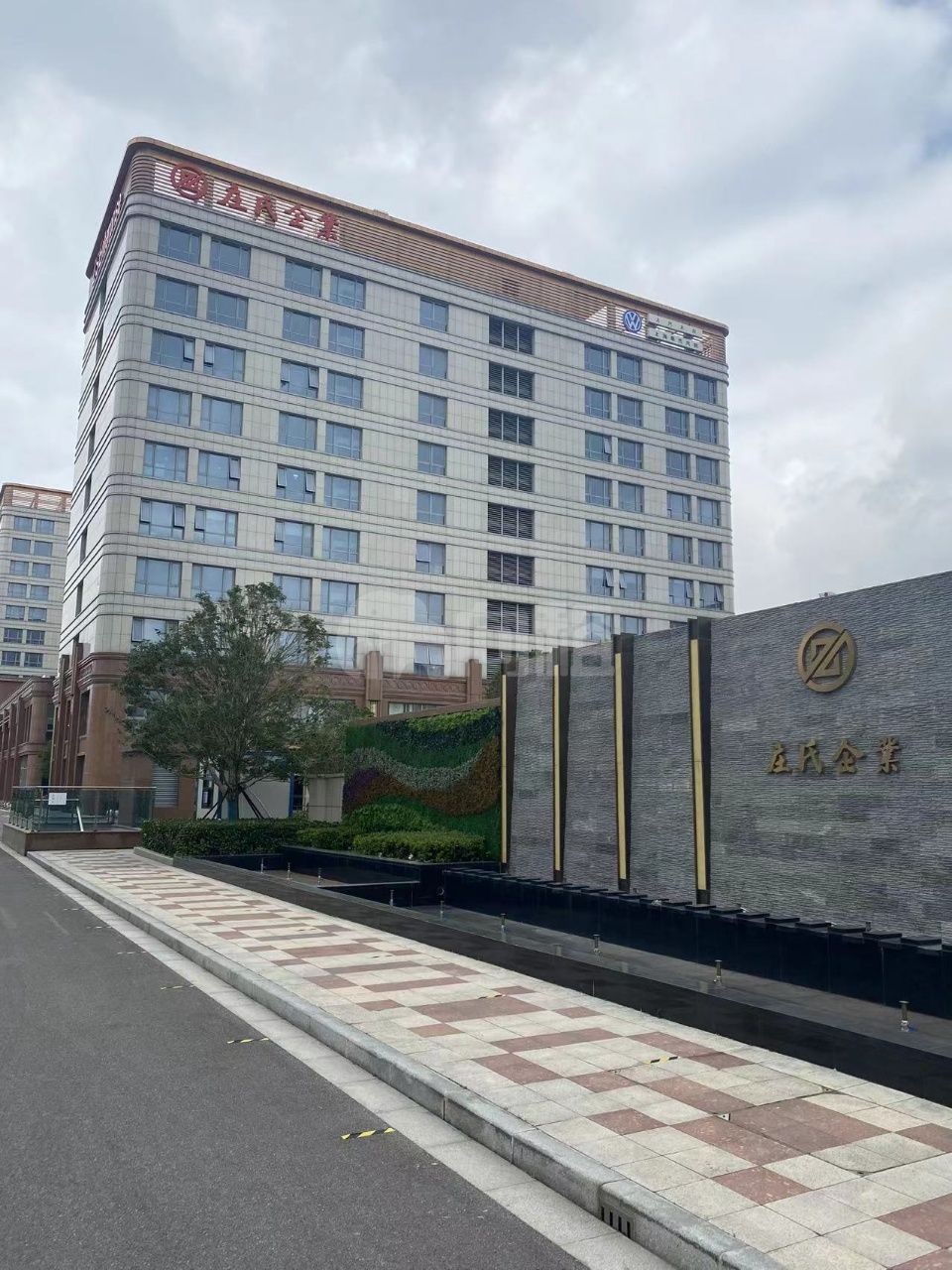 奉杰现代中心1000㎡办公室出租，1.9元/㎡/天（含物业）可冠名，可享受政府补贴