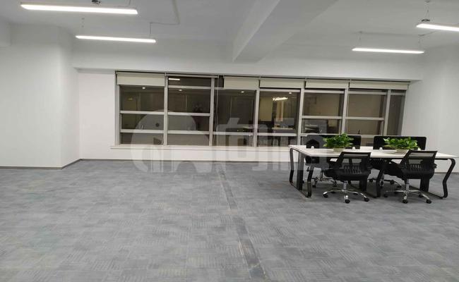 鸿运大厦 132m²办公室 3.3元/m²/天 精品装修