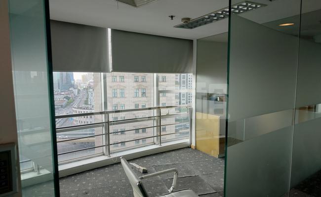 新上海城市广场 102m²办公室 3.8元/m²/天 精品装修