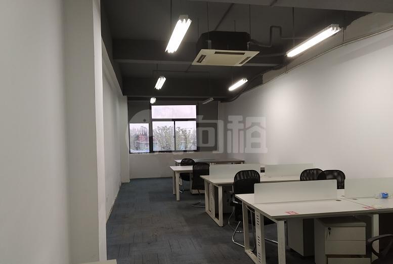 上海麦腾创业天地 200m²办公室 2.8元/m²/天 精品装修