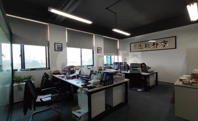 上海麦腾创业天地 163m²办公室 2.7元/m²/天 精品装修