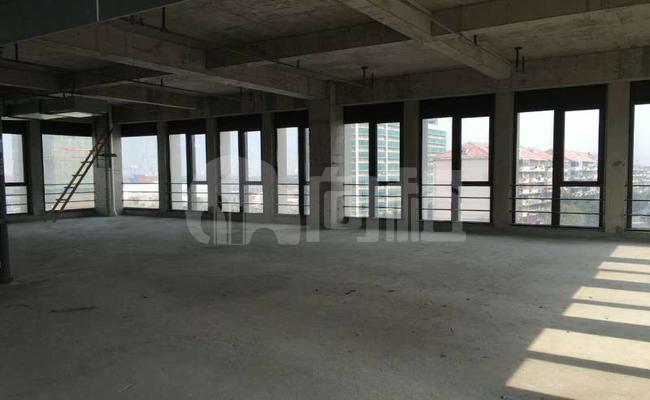中成智谷创意园 329m²办公室 2.4元/m²/天 毛坯