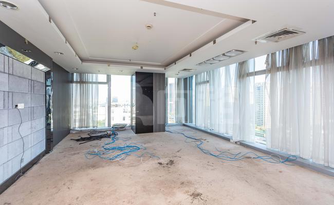 珠江创意中心 270m²办公室 4.4元/m²/天 中等装修
