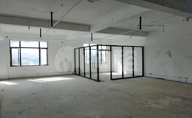 长江软件园 111m²办公室 2.3元/m²/天 中等装修