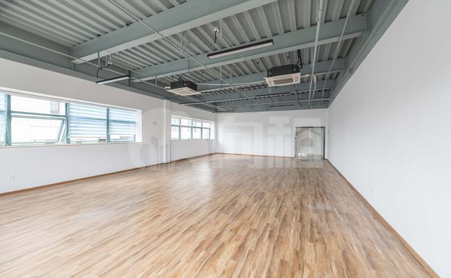 SDL金桥盛汇 177m²办公室 2.7元/m²/天 简单装修