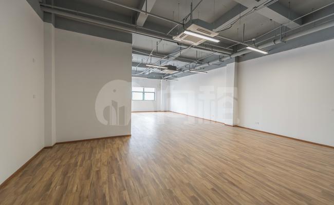 SDL金桥盛汇 151m²办公室 2.7元/m²/天 简单装修