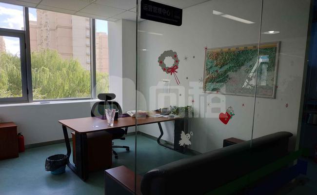 矽岸国际 500m²办公室 3.9元/m²/天 精品装修