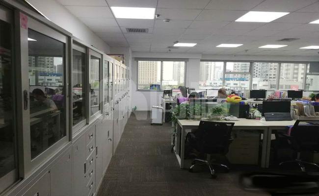 漕河泾科技产业化大楼 200m²办公室 4.4元/m²/天 中等装修