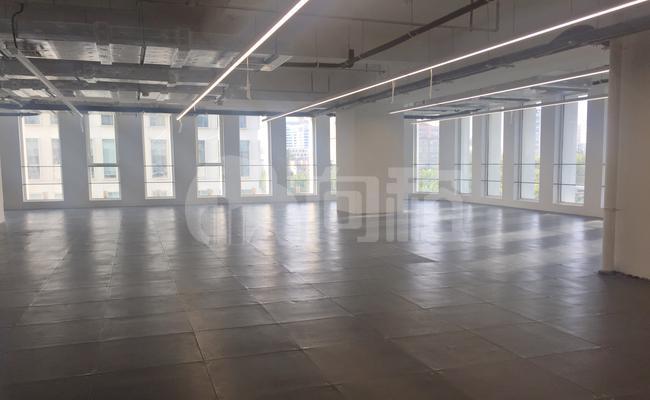 漕河泾科技产业化大楼 157m²办公室 4.3元/m²/天 精品装修