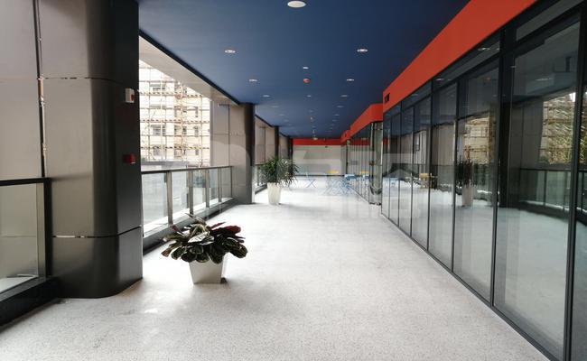 趣办 上服虹桥创意园区T CAT写字楼 495m²办公室 5.31元/m²/天 中等装修