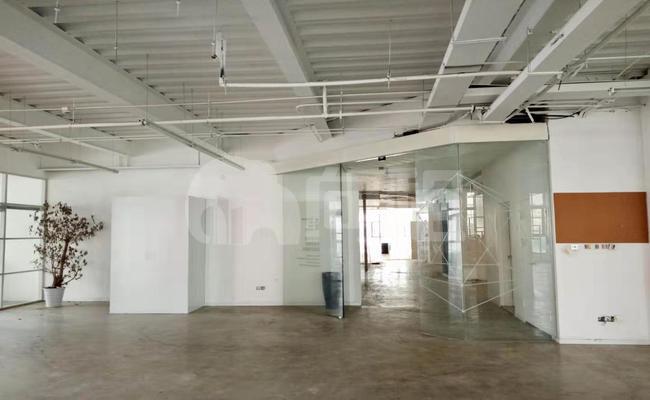 聚佑商务中心 610m²办公室 3.3元/m²/天 毛坯