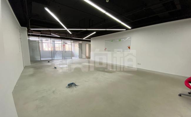 新建商务大厦 202m²办公室 4.5元/m²/天 简单装修