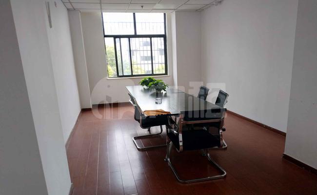 东上海创客中心 250m²办公室 2.9元/m²/天 简单装修