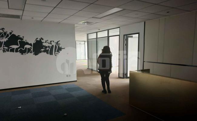 上海爱登堡科技产业园 173m²办公室 2.4元/m²/天 中等装修