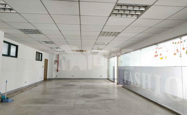 虹三产业园 96m²办公室 3.8元/m²/天 中等装修