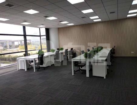 百灵商务中心 138m²办公室 1.5元/m²/天 简单装修