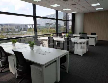 百灵商务中心 177m²办公室 1.4元/m²/天 简单装修