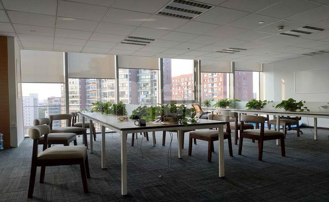 焦点梦想园 450m²办公室 2.4元/m²/天 精品装修