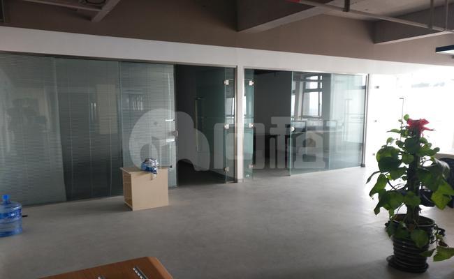 中环科技园 330m²办公室 2.6元/m²/天 中等装修