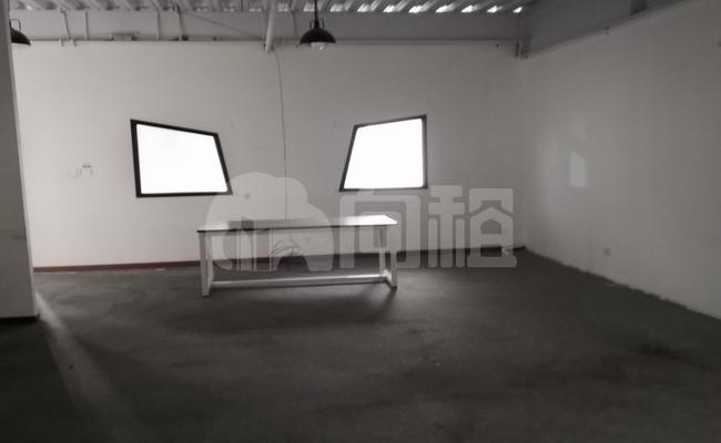 松港U库 114m²办公室 1.7元/m²/天 精品装修