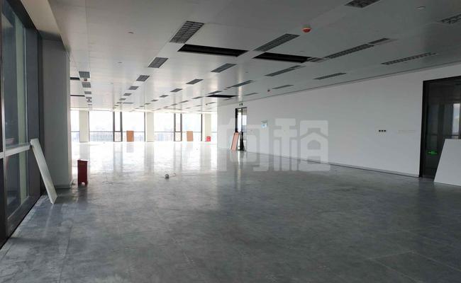 陆家嘴滨江中心写字楼 330m²办公室 6.12元/m²/天 毛坯