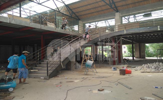 越界·丝腾光华酷 230m²办公室 2.2元/m²/天 毛坯