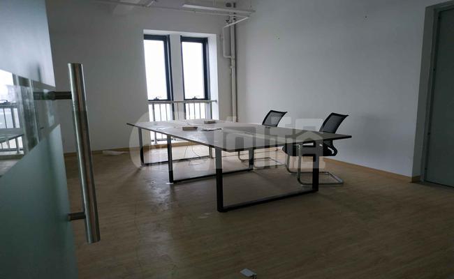 西岸·蓝海 270m²办公室 2.7元/m²/天 简单装修