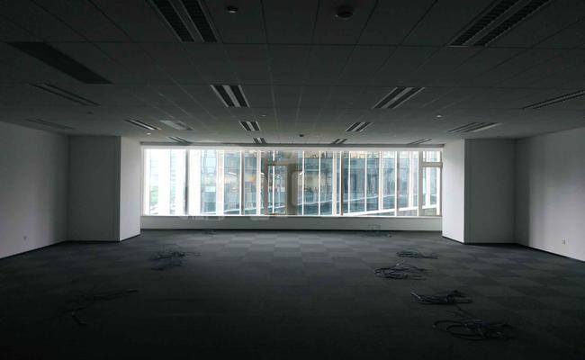 虹桥国际商务花园 500m²办公室 4.8元/m²/天 简单装修