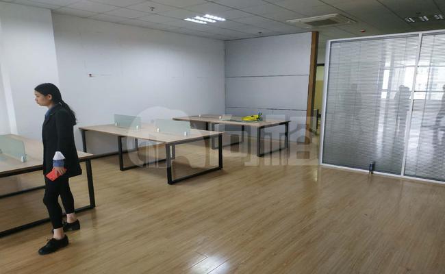 金市达商务中心 169m²办公室 2.5元/m²/天 简单装修