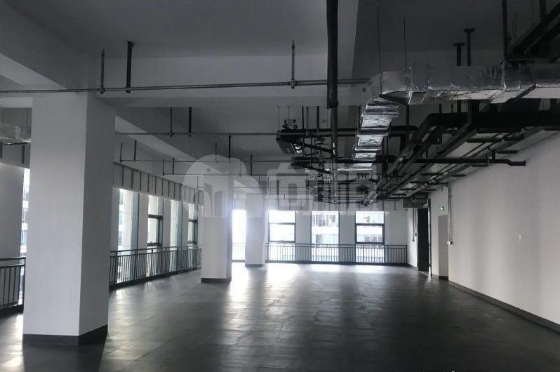 招商局上海中心写字楼 440m²办公室 5.67元/m²/天 简单装修