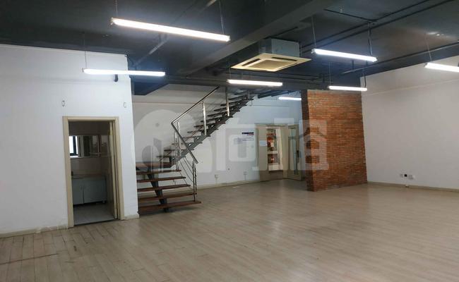 上海国际工业设计中心 216m²办公室 2.5元/m²/天 精品装修