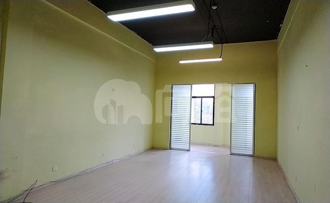 上海国际工业设计中心 62m²办公室 2.7元/m²/天 中等装修