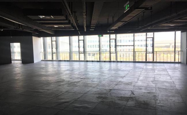 隆视广场写字楼 2000m²办公室 6.12元/m²/天 简单装修