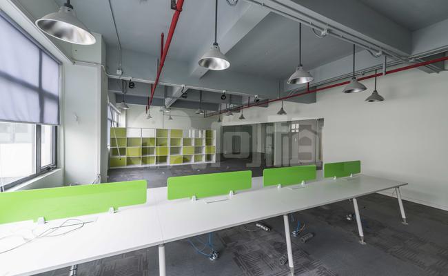 麦腾智慧天地 242m²办公室 2.9元/m²/天 简单装修