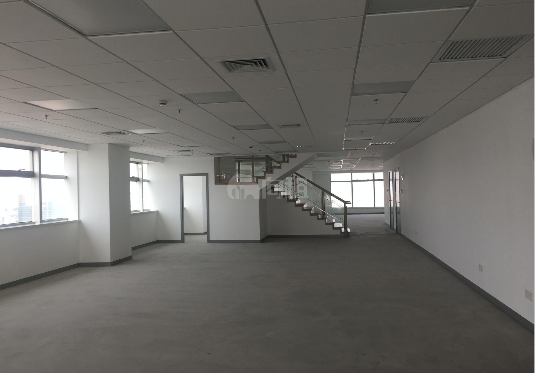 新虹桥中心大厦写字楼 673m²办公室 5.31元/m²/天 简单装修