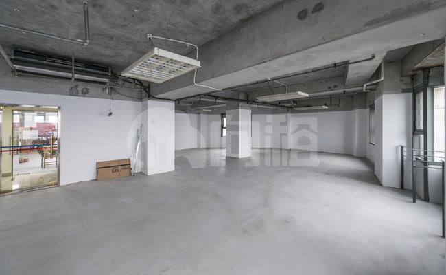 现代广场 155m²办公室 4.1元/m²/天 毛坯