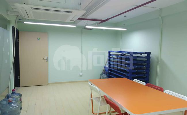 杨浦商城 75m²办公室 3元/m²/天 简单装修