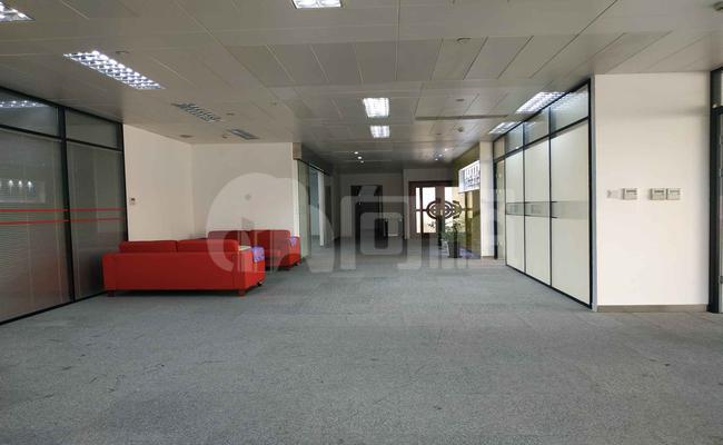 复华商业大厦 688m²办公室 3.1元/m²/天 精品装修