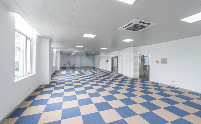 永杰大厦 124m²办公室 2.4元/m²/天 精品装修