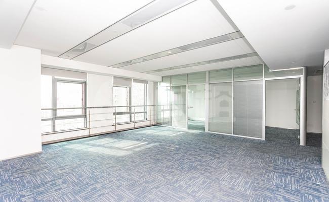 解放大厦 84m²办公室 4.5元/m²/天 中等装修