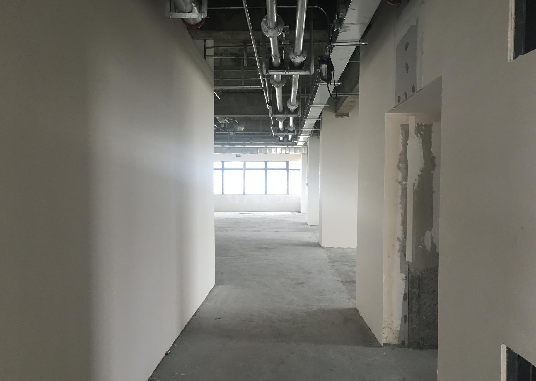 新虹桥商厦写字楼 1030m²办公室 4.86元/m²/天 简单装修