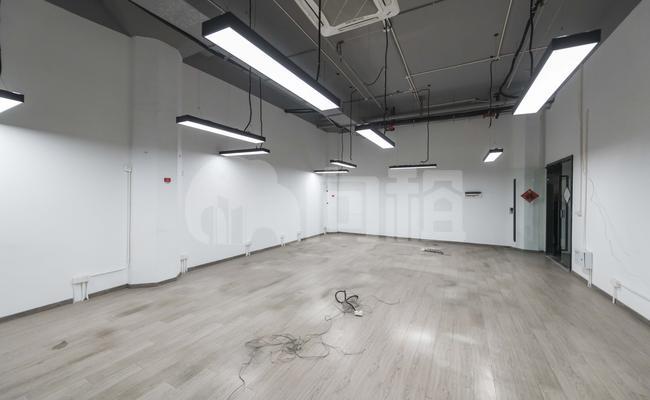 上海新基地创新港 132m²办公室 4.3元/m²/天 中等装修
