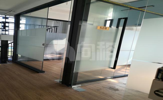 上海新基地创新港 115m²办公室 4.3元/m²/天 中等装修