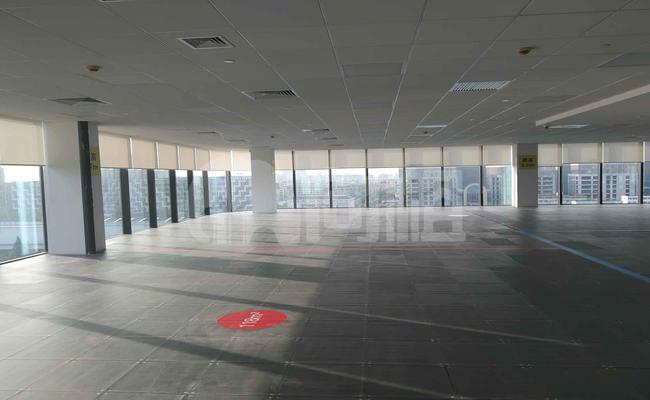 哈瑞中心 243m²办公室 3.2元/m²/天 中等装修